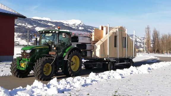 Holzelemente für ihr Holzhaus Holzelemente mit Pritsche transportieren
