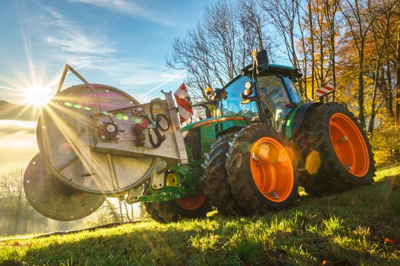 John Deere 5125R mit Doppelrad